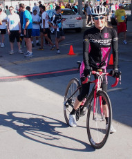 Cyclist leading the 10K